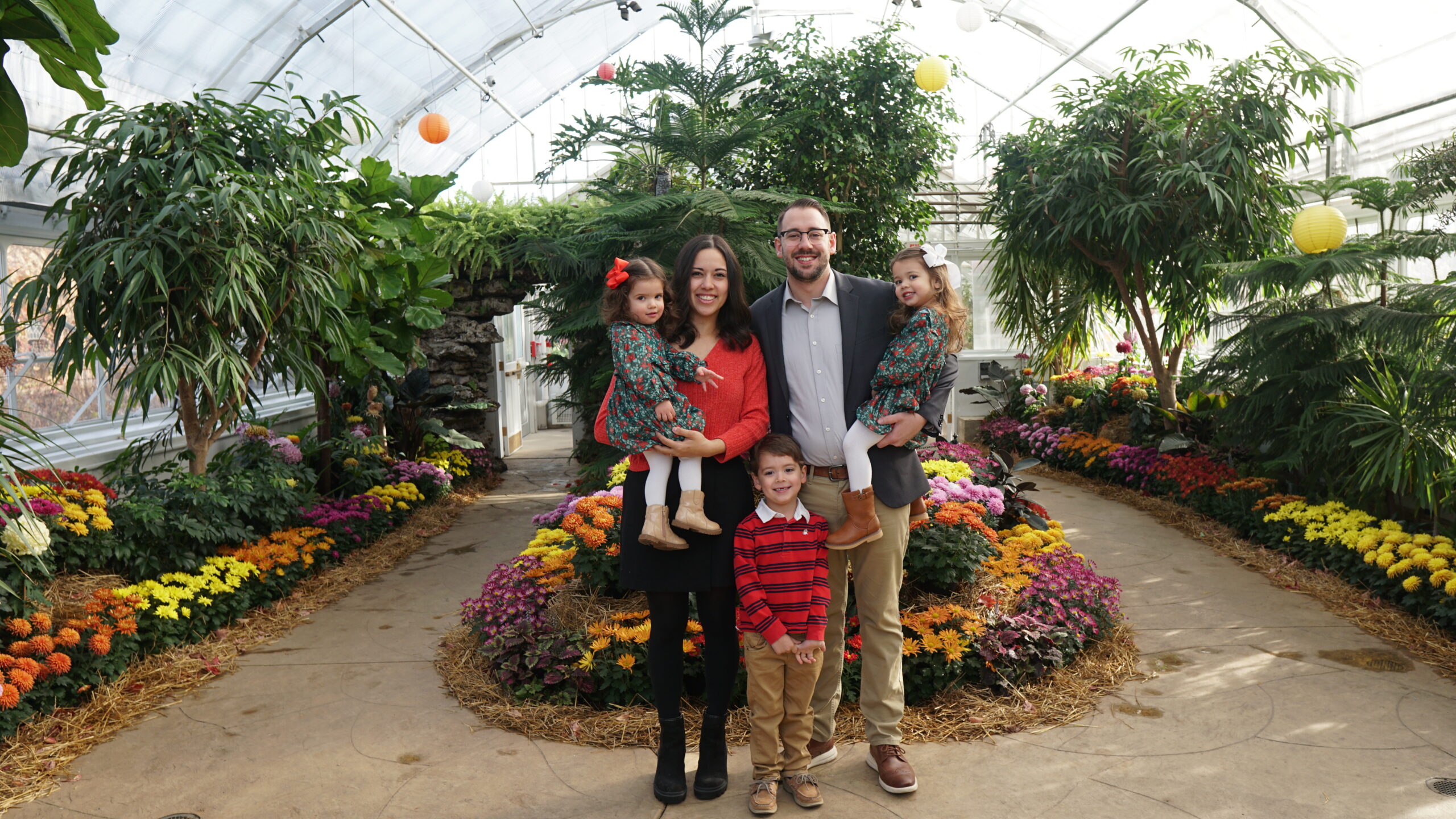 family of fice at the botanic garden