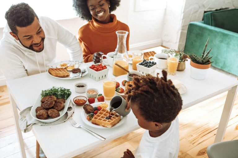 How to Make Family Meals a Priority in Your Busy Household
